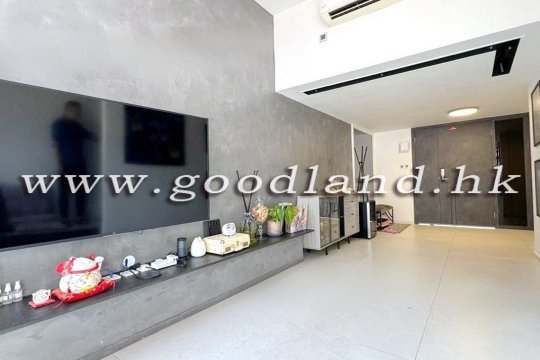 【西貢排屋邊位花園別墅放售】現代時尚靚裝｜開揚景致屋苑泳池近交通